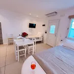 Crystal Lägenhetshotell 4*